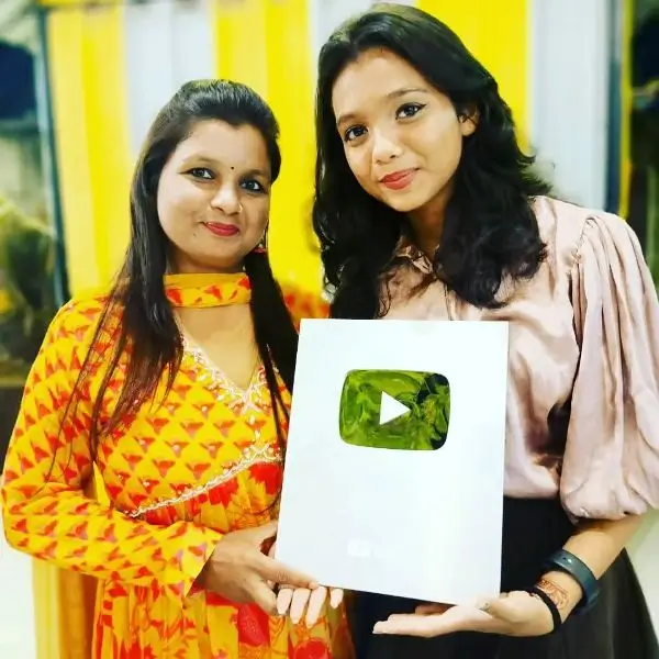 Lavanya Das with her Mother